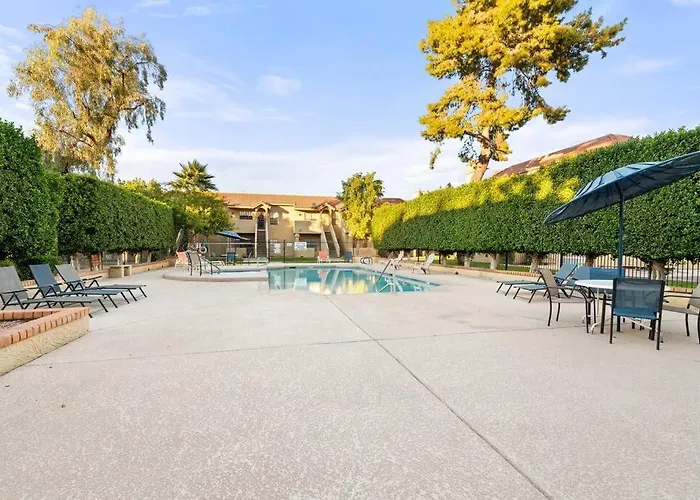 The Hidden Gem, King Bed & Hot Tub!