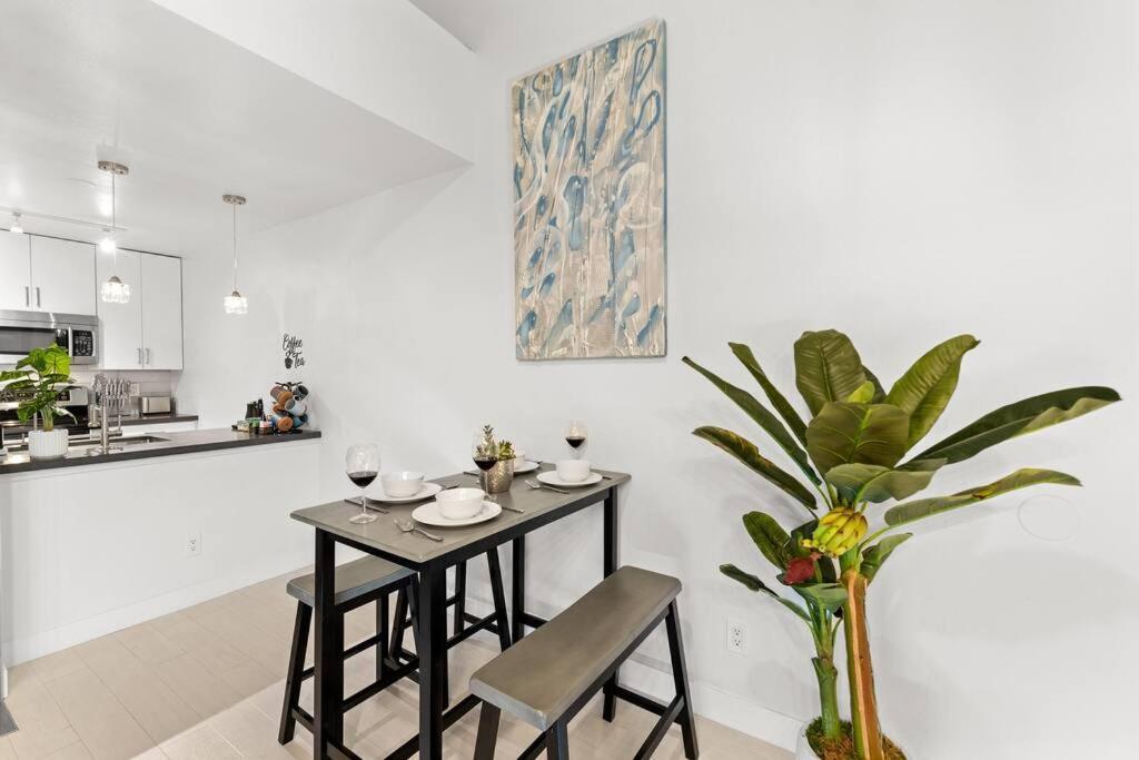 The Hidden Gem, King Bed & Hot Tub! Apartment Chandler