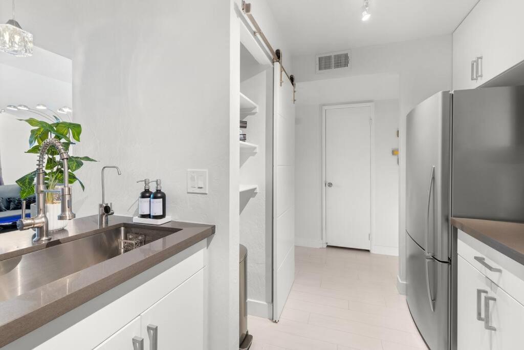 The Hidden Gem, King Bed & Hot Tub! Apartment