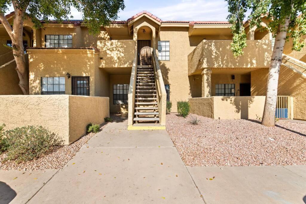 The Hidden Gem, King Bed & Hot Tub! * Chandler