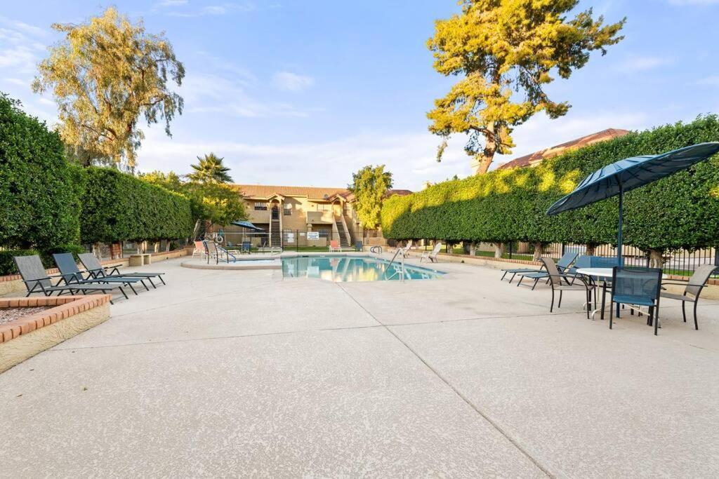 The Hidden Gem, King Bed & Hot Tub! Apartment *